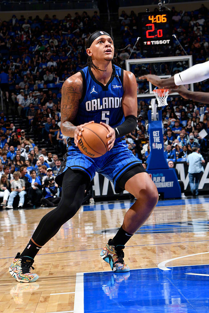 班凱羅32+9+7孤掌難鳴，魔術(shù)0-2陷絕境，綠軍防守鑄就銅墻鐵壁