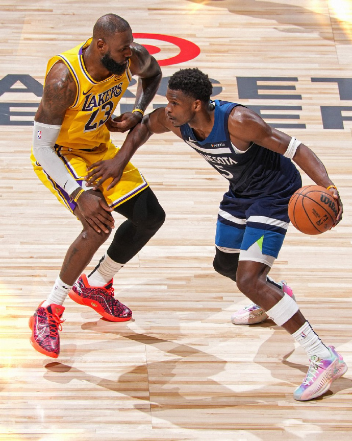 湖人1-2森林狼，詹姆斯38+10空砍，愛德華茲29+8+8