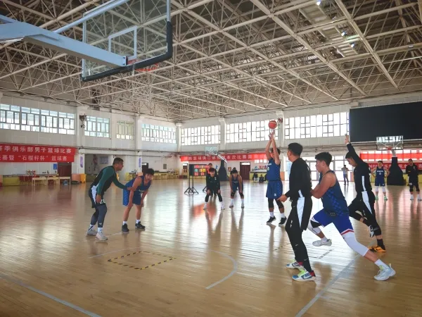 中國(guó)夢(mèng)?勞動(dòng)美?新疆好” 庫(kù)爾勒市籃球賽激情開(kāi)賽