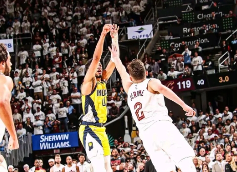 7人得分上雙！步行者半場(chǎng)轟下80分！步行者注主場(chǎng)129-120大勝騎士！