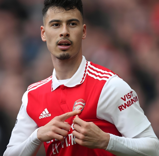 5000萬(wàn)鎊的抉擇：拜仁盯上馬丁內(nèi)利，阿森納的轉(zhuǎn)會(huì)迷局