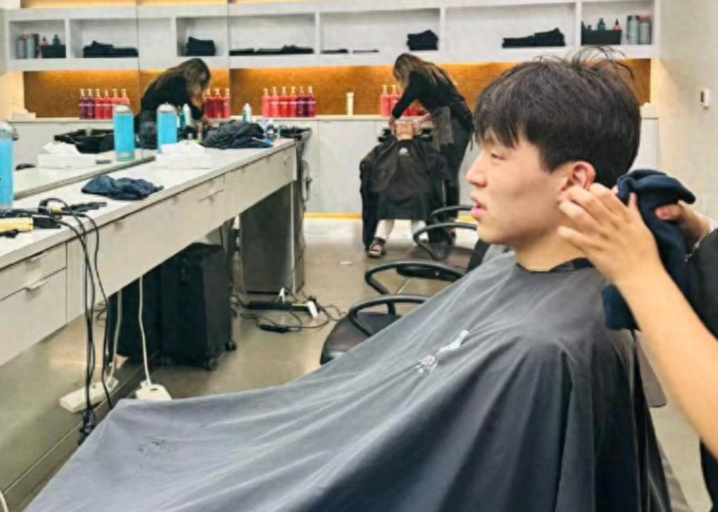 從“頭”做起！楊瀚森理發(fā)備戰(zhàn)夏聯(lián)，最佳新秀概率排名飛速上升！