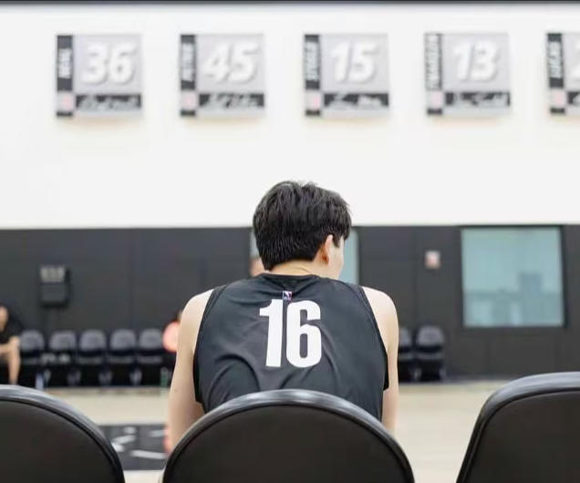 出征夏季聯(lián)賽！開拓者曬楊瀚森訓(xùn)練視頻：完成空接暴扣開懷大笑！