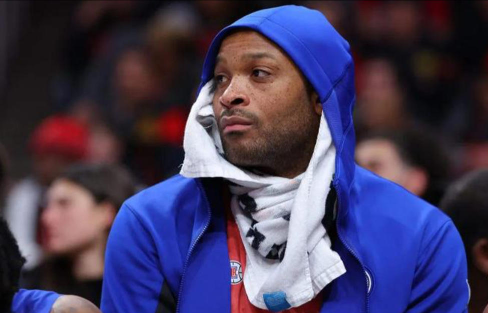 40歲的的詹姆斯還在沖擊總冠軍，40歲的塔克已經(jīng)快失業(yè)了...