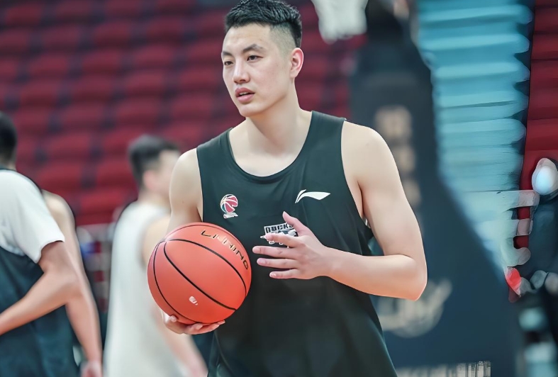 北京隊(duì)長(zhǎng)堅(jiān)守球隊(duì)，老將合同續(xù)約首鋼！下賽季還能發(fā)揮多少余熱