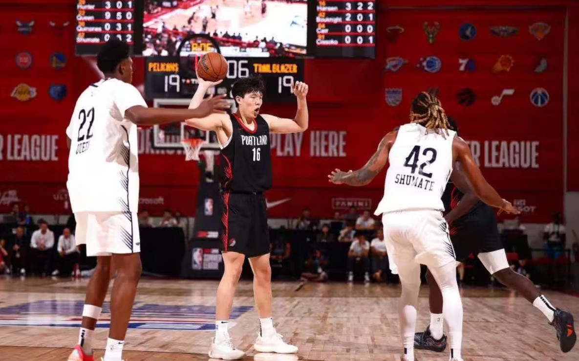 楊瀚森最強一戰(zhàn)！15+3點燃全場，賽后仍自責沒打好！