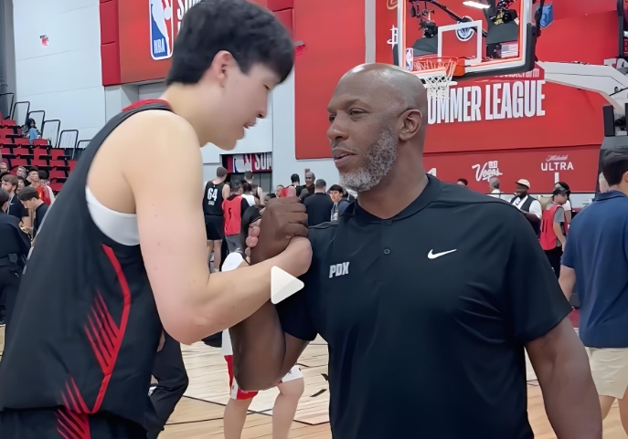 場(chǎng)均10.8！一點(diǎn)一點(diǎn)變得更好的楊瀚森為什么比易建聯(lián)更吃香？