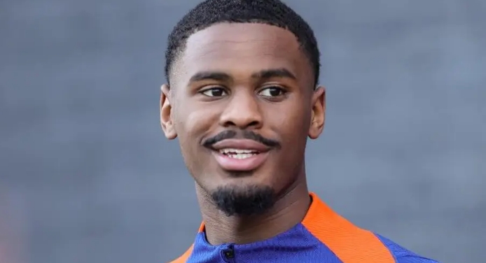 切爾西與阿賈克斯商談引進后衛(wèi)約雷爾?哈托