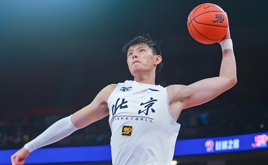 曾凡博成功逐夢攜手籃網(wǎng)戰(zhàn)季前賽！NBA中國德比指日可待？