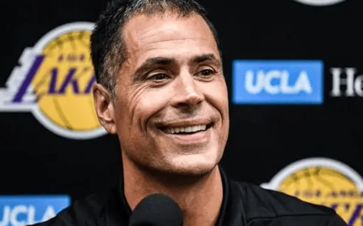 湖人權(quán)力密碼：珍妮 - 巴斯與佩林卡的 "鐵三角" 方程式