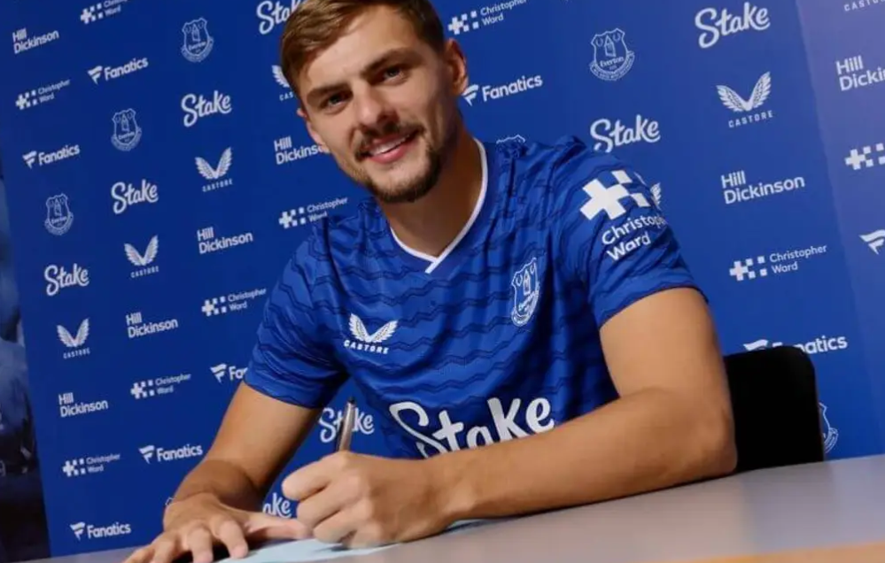 埃弗頓2500萬(wàn)鎊簽下切爾西中場(chǎng)迪尤斯伯里-霍爾