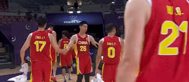 31分大勝！胡明軒5記三分狀態(tài)復(fù)蘇，胡金秋兩雙助男籃連勝