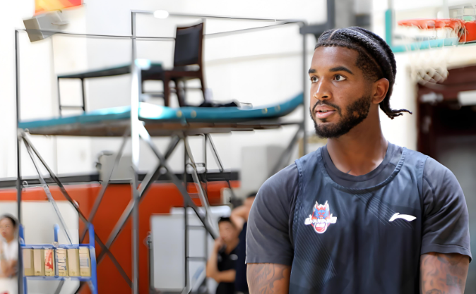 克里斯續(xù)約！邱彪：球隊不著急， 其他外援還在溝通，至少兩三人