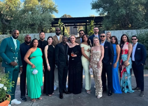 去定洛杉磯了？詹姆斯與逐夢樂福享受高爾夫：眾美女爭奇斗艷！