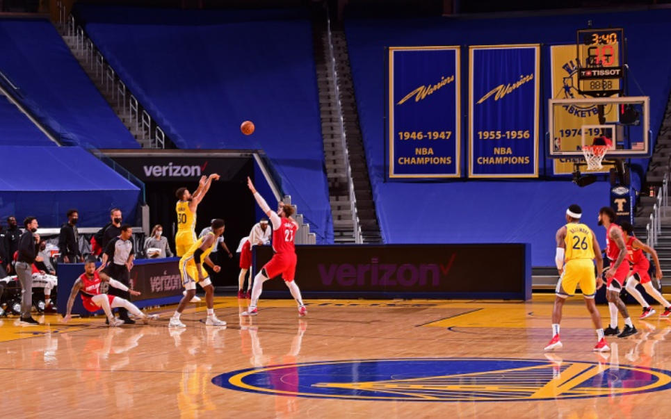 被打服了！利拉德曝后悔對(duì)庫(kù)里噴垃圾：庫(kù)里狂砍62分回敬！